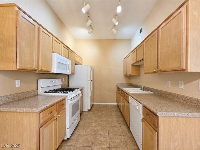 Building Photo - 3325 Cactus Shadow St