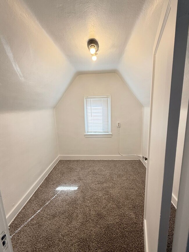 Building Photo - Charming 3-Bedroom Home in Midtown - Avail...