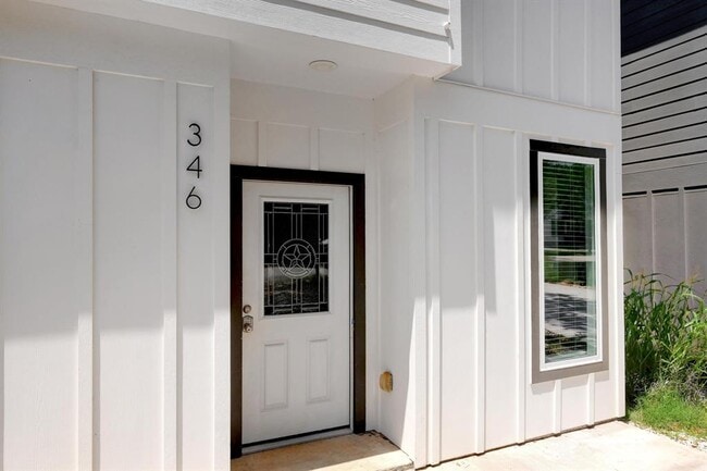 Building Photo - 346 Shady Bluff Dr
