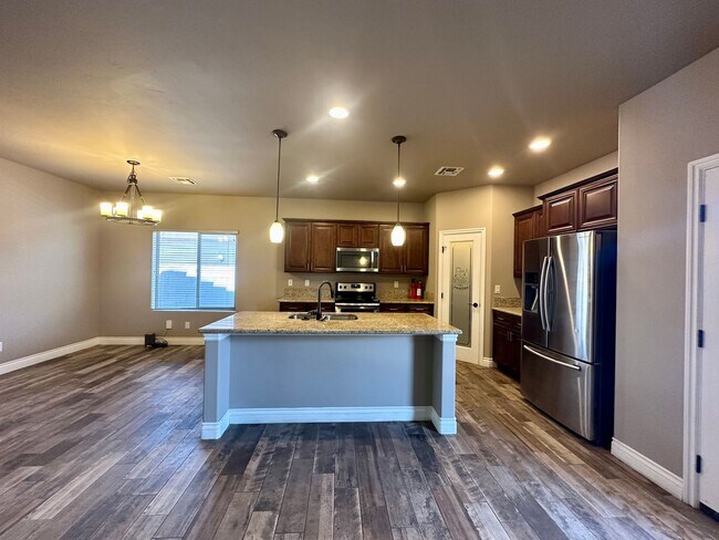 Building Photo - Gorgeous 3 bedroom, 2 bathroom home with 3 car garage