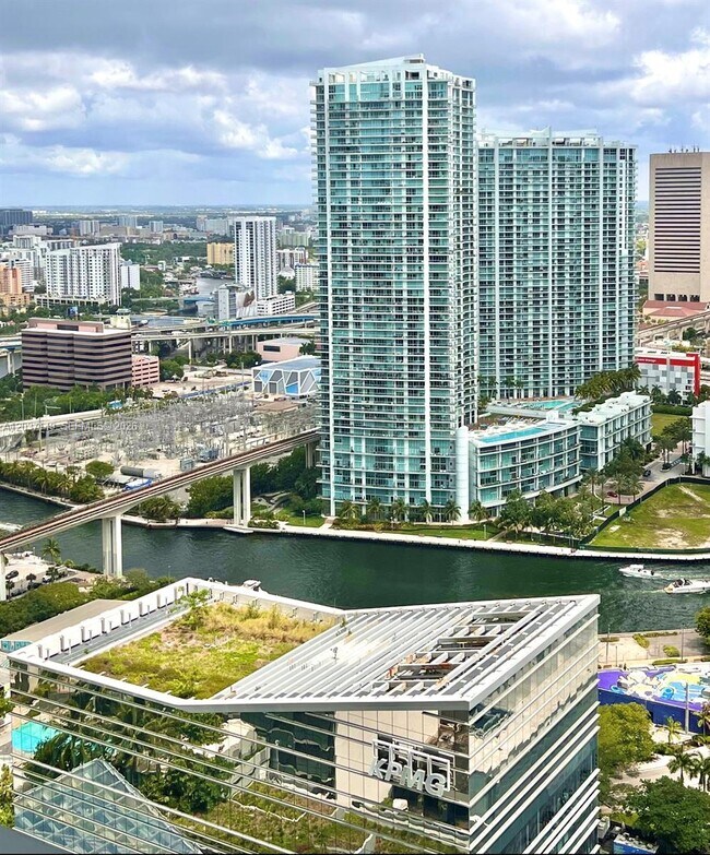 Building Photo - 801 S Miami Ave
