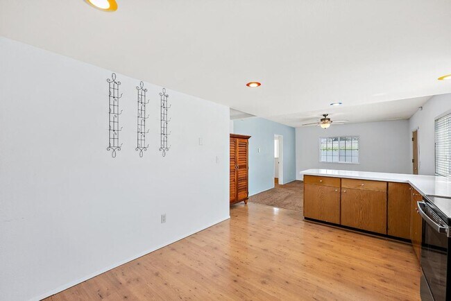 Building Photo - Garcia 16920