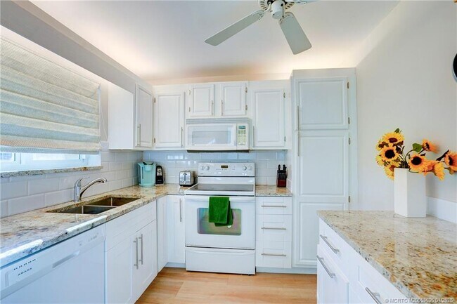 Building Photo - 2370 NE Ocean Blvd