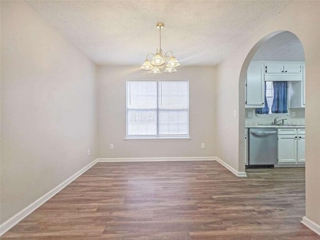 Building Photo - 4445 Brookridge Dr SW