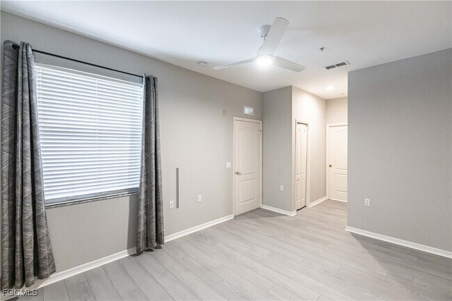 Building Photo - 8550 Kingbird Loop
