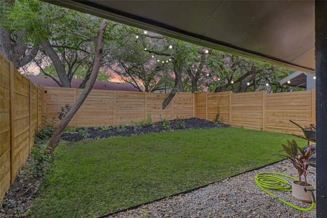 Building Photo - 6807 Woodhue Dr
