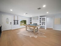 Building Photo - 4211 Lakeview Dr