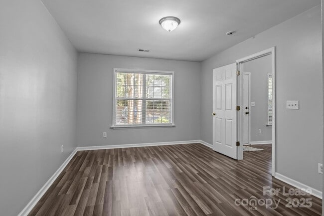 Building Photo - 10660 Holly Ridge Blvd