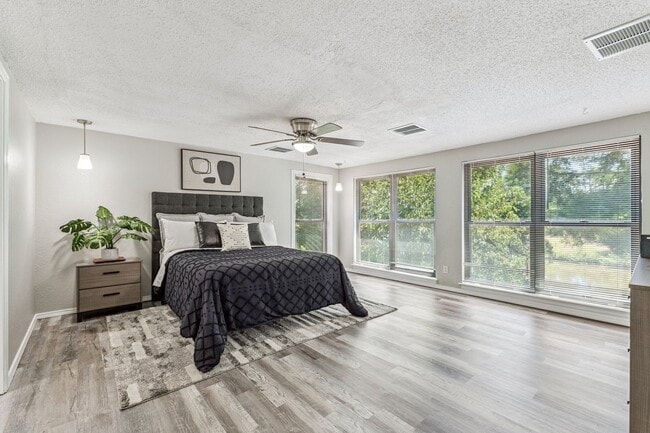 Building Photo - 4 bed, 3 bath home in OKC, OK