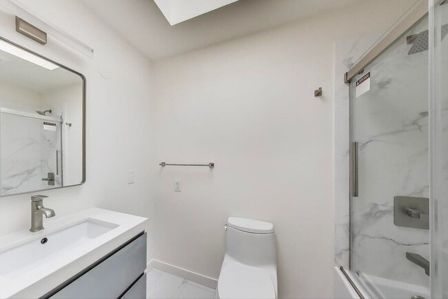 Building Photo - 2137 Lombard St