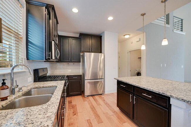 Building Photo - 2205 Capulet St