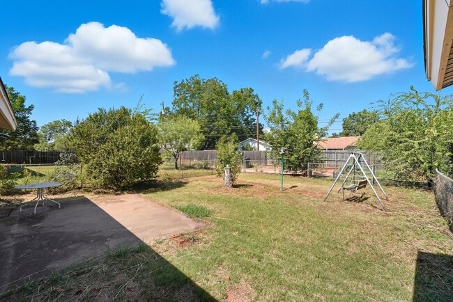 Building Photo - 4518 Edgemont Dr