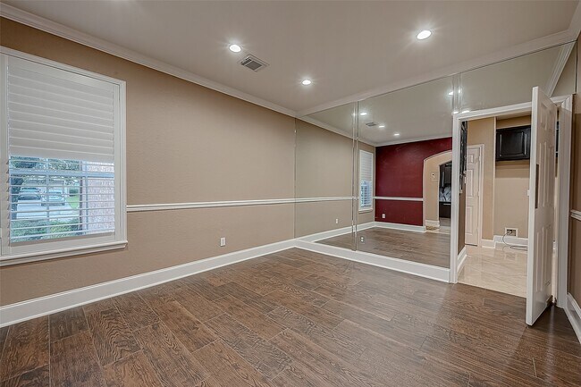 Building Photo - 1419 Kyle Hill Ln