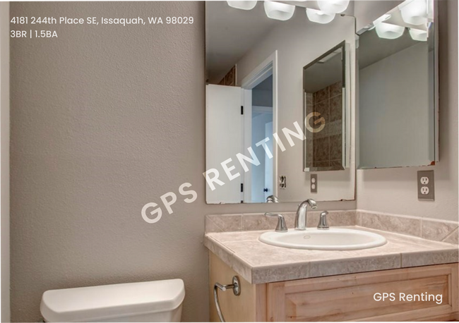 Building Photo - Spacious Two-Level Klahanie Townhome – Nat...