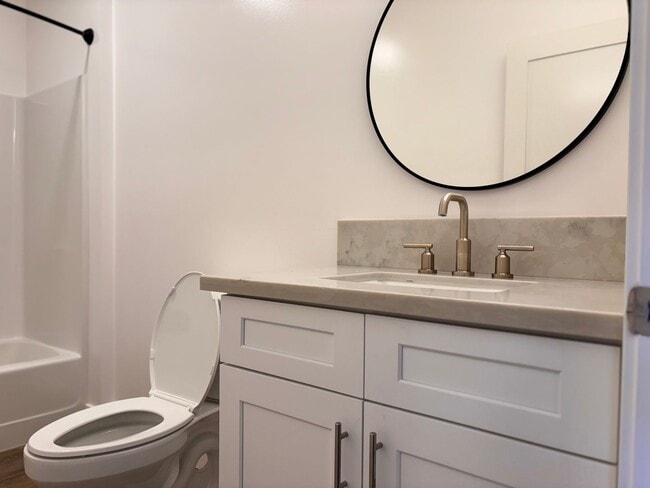 Building Photo - 2 Bed 2 Bath for Rent in Escondido