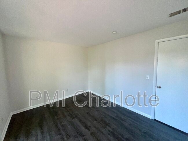 Building Photo - 342 Orchard Trace Ln