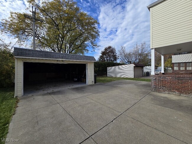 Building Photo - 2314 Westmoor Rd