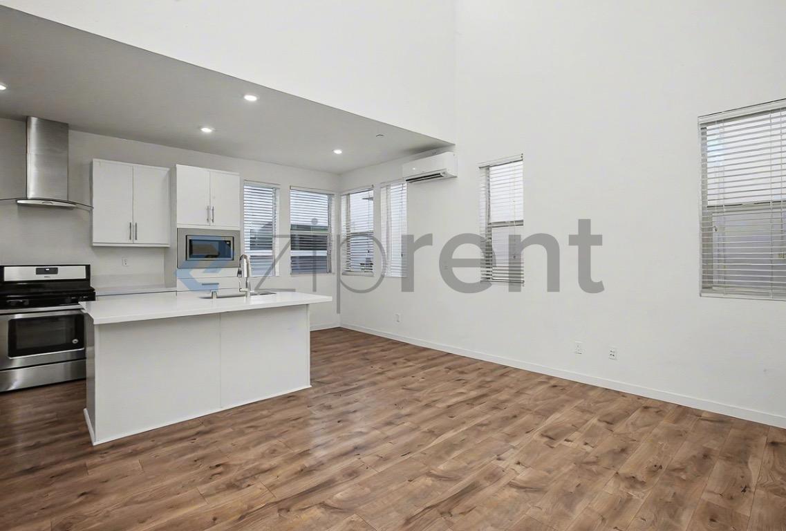 Building Photo - 450 Crate Ave