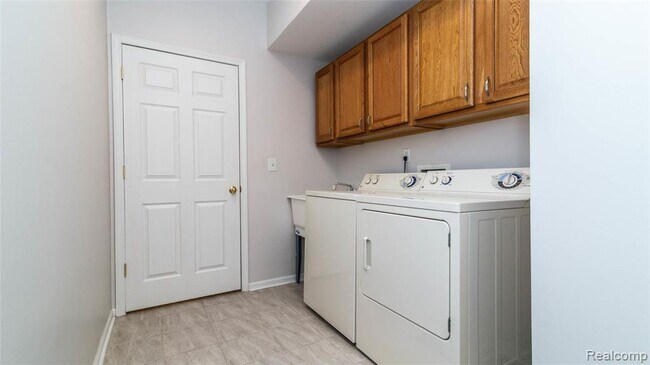 Building Photo - 3106 Chesapeake Cir