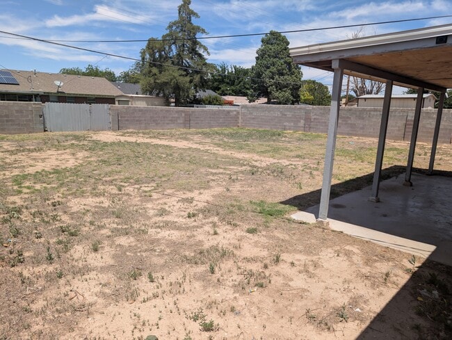 Building Photo - 507 E Mescalero Rd