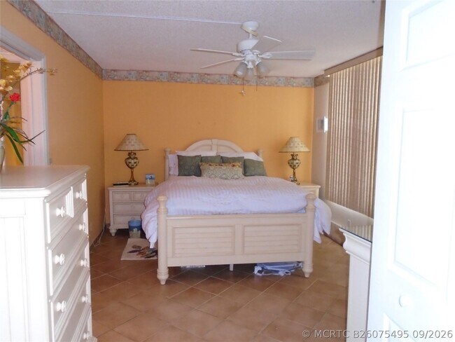 Building Photo - 3165 NE 48th Ct