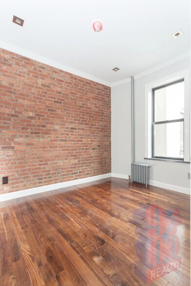 Building Photo - 47 1/2 1st Street (2nd & 1st Ave), #5R