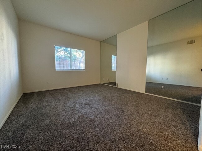 Building Photo - 301 Pine Haven St