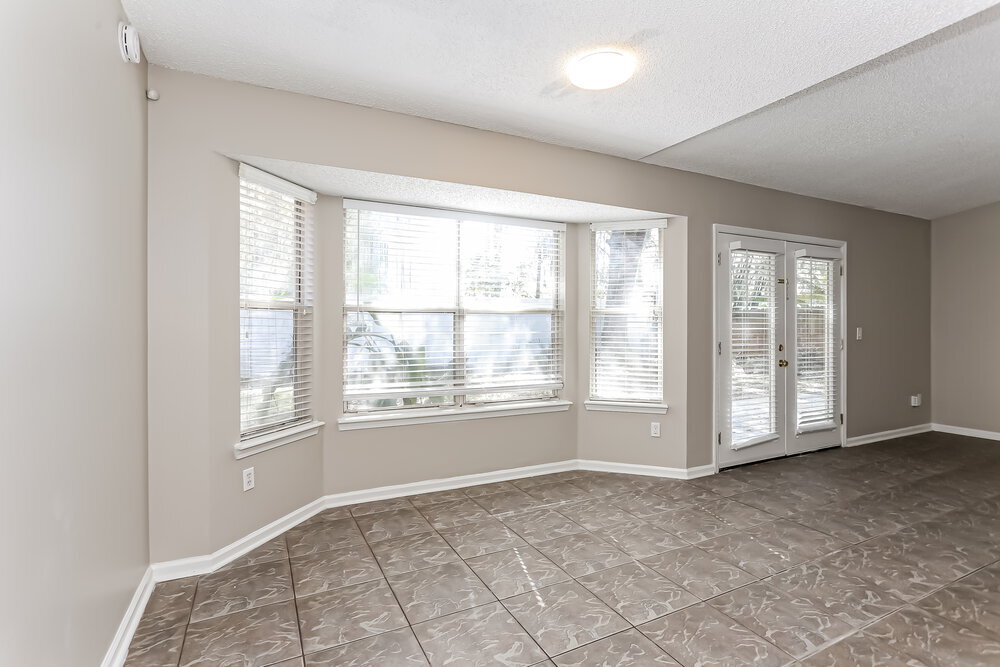 Building Photo - 8338 Lakemont Dr