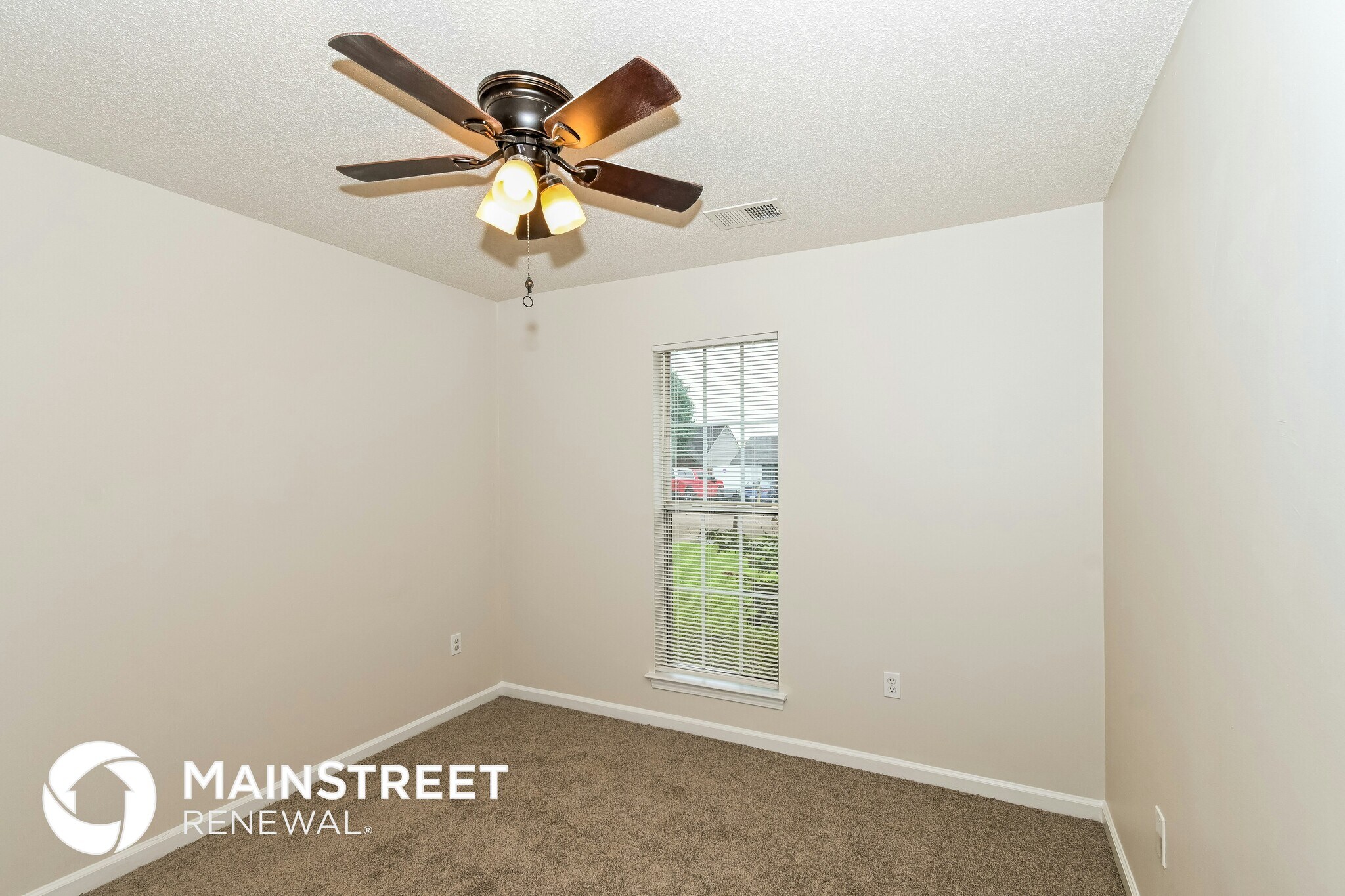 Building Photo - 10676 Oak Cir N