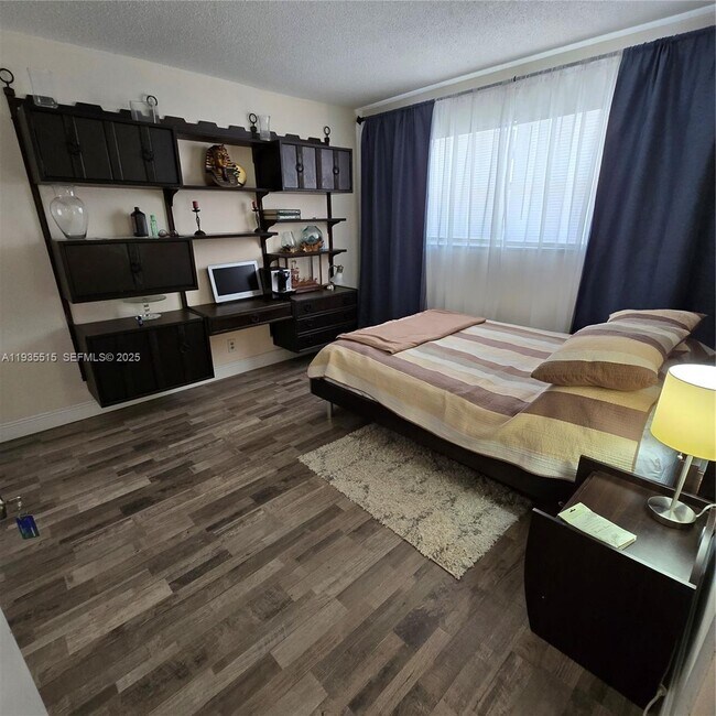 Building Photo - 2097 S Ocean Dr