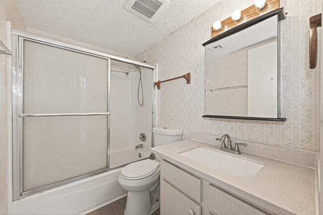 Building Photo - 13040 Greenway Chase Ct