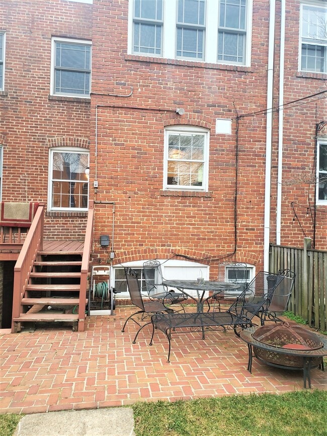 Building Photo - 3829 Calvert St NW