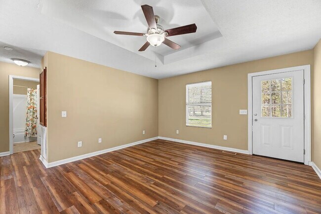 Building Photo - Move-In Ready Cottage on 1.36 Acres with L...