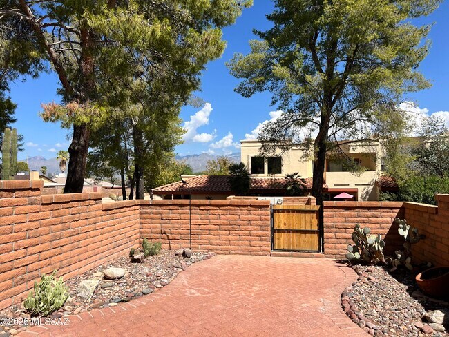 Building Photo - 10117 E Arizmo St