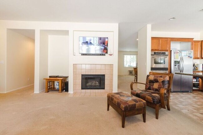 Building Photo - 4 Bed Home for Rent Palmdale CA 93551