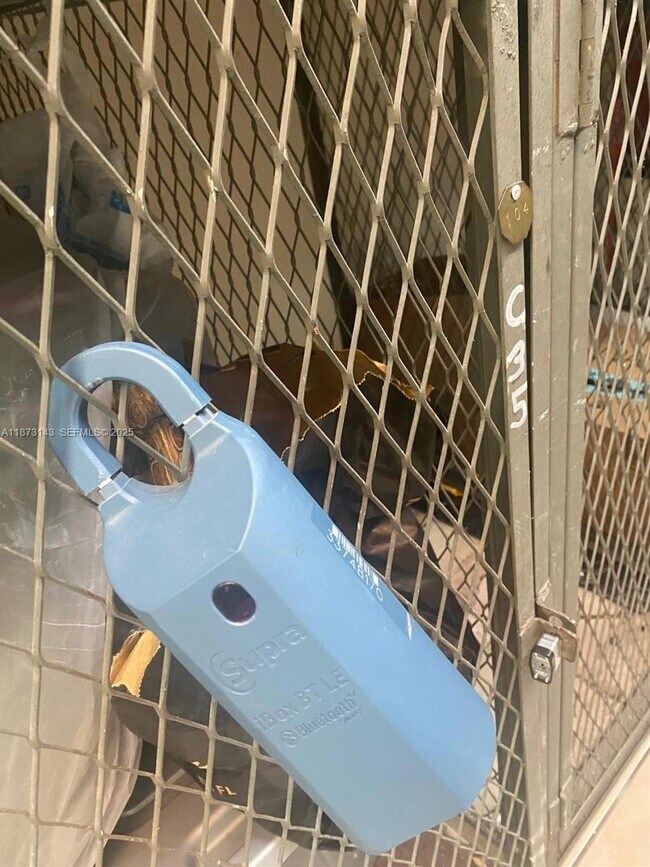 Building Photo - 800 Parkview Dr