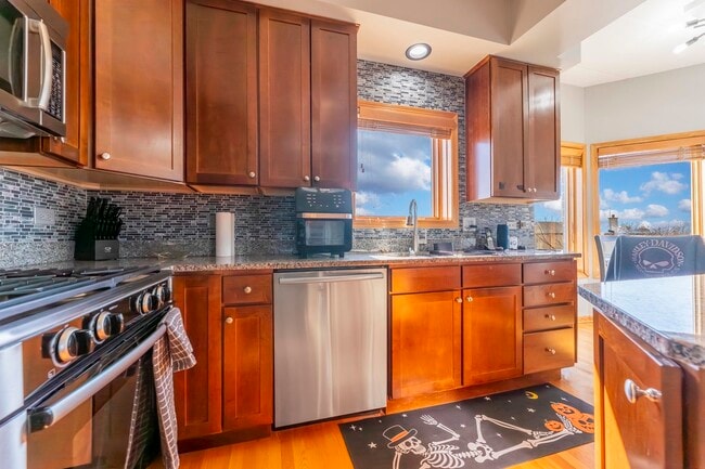 Building Photo - 2805 N 75th Ct