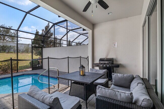 Building Photo - Welcome home to this gorgeous 4 bed 4 bath pool home!