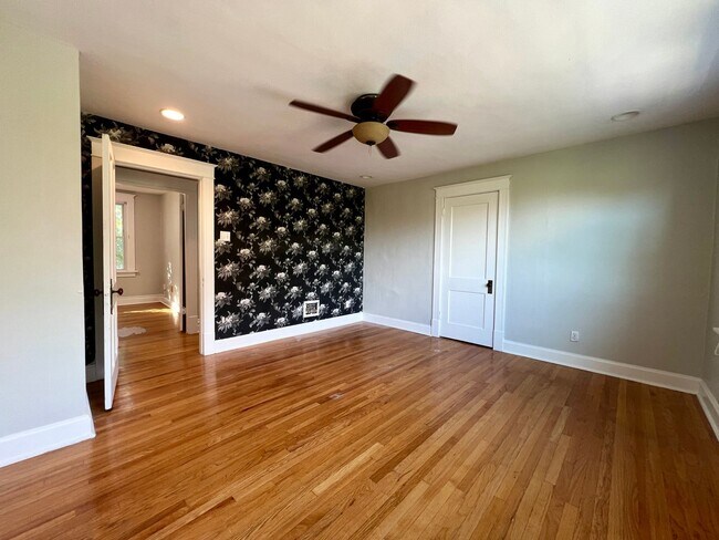 Building Photo - 6114 Columbia Ave