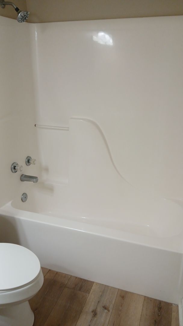 Building Photo - 3 Bed/ 3 Bath located just off South Lamar Immediate Move in