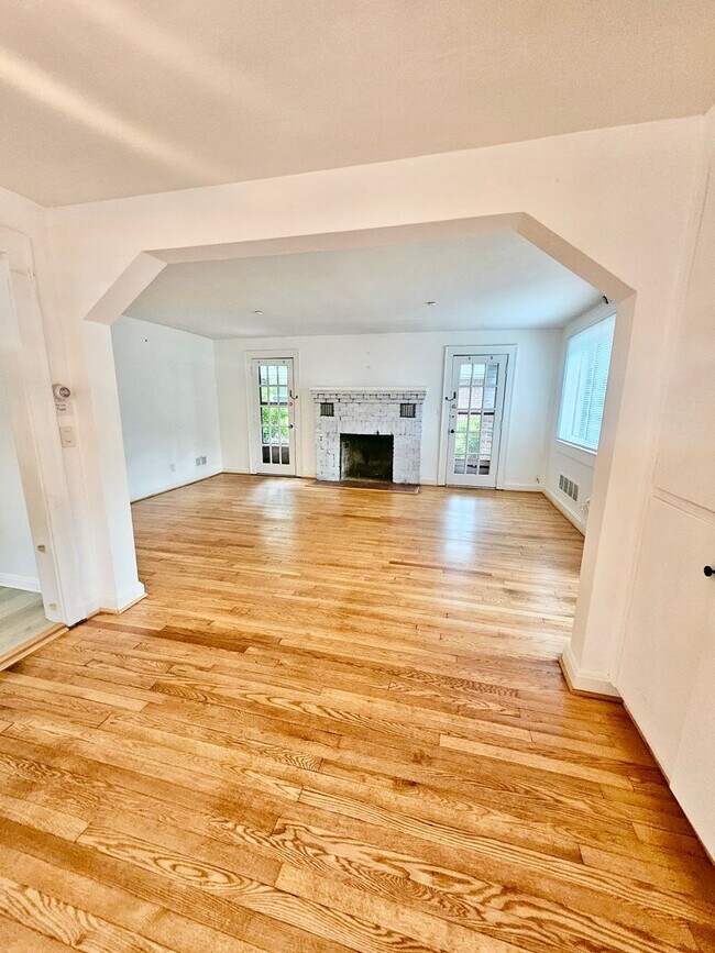 Building Photo - 2BD/1BA Brick Home in Cul-de-sac!