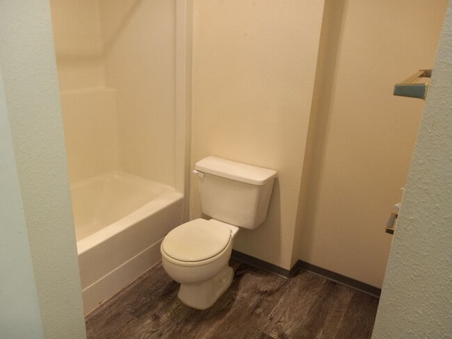 Building Photo - Live Where Comfort Meets Convenience - College Hill Condo in Pullman