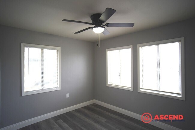 Building Photo - 1318-1320 El Tejon Ave