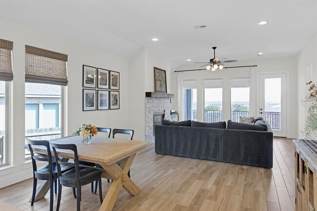 Building Photo - 378 Carpenter Hill Dr