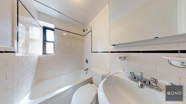 Building Photo - 273 Mott St