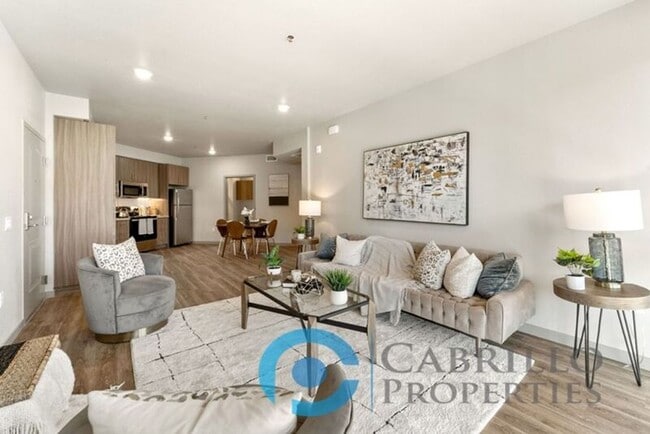 Building Photo - 3093 Broadway