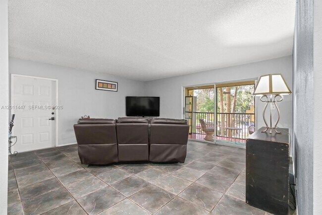Building Photo - 3083 N Oakland Forest Dr