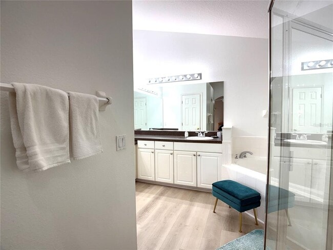 Building Photo - 353 Kensington Dr