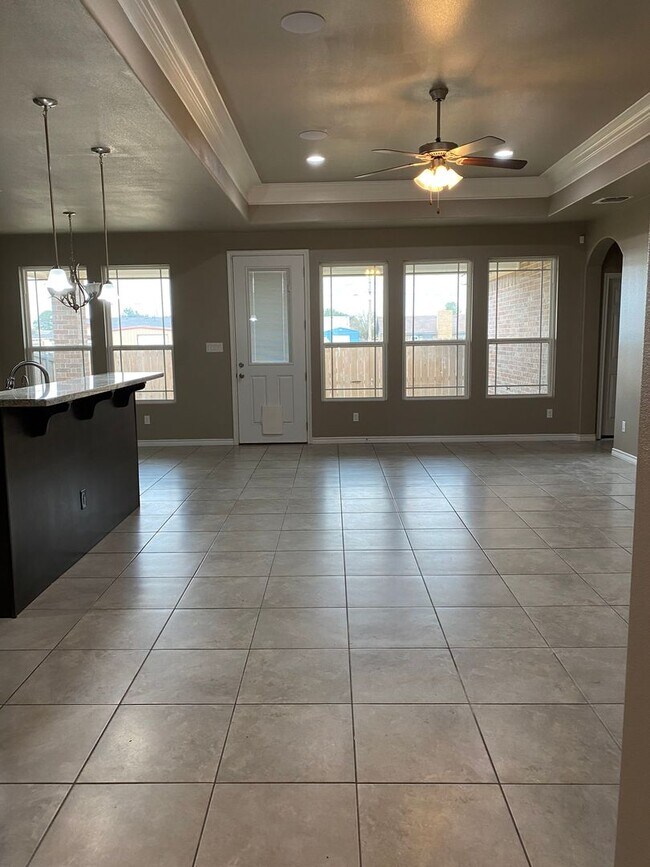 Building Photo - Beautiful 4 Bedroom in Desert Ridge