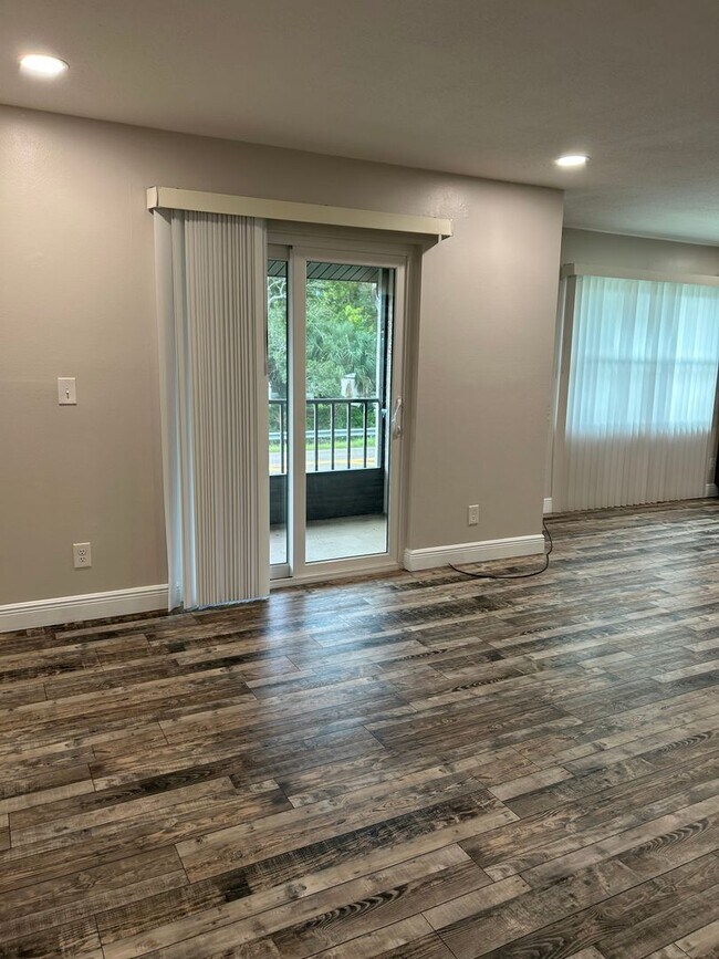 Building Photo - 401 H Banana Cay Drive